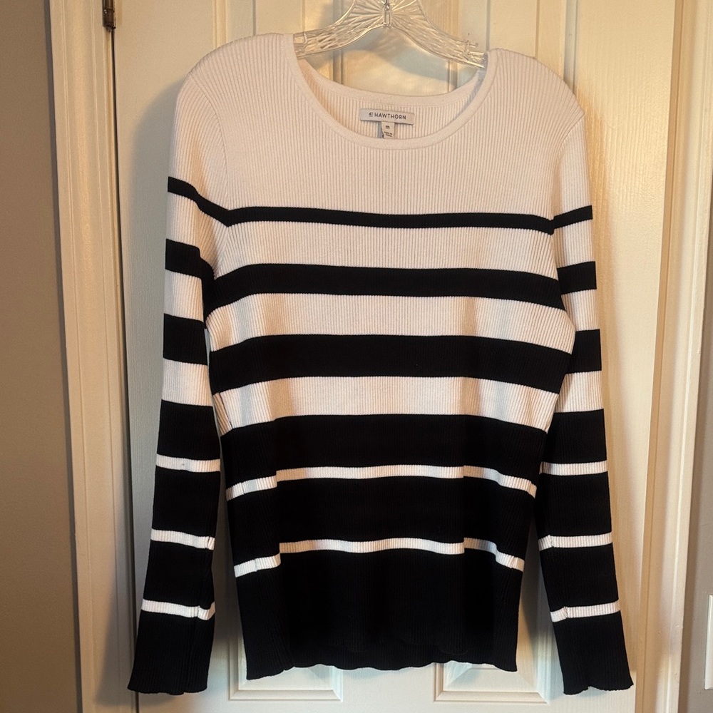 41 Hawthorn Classic White Knit Top (R)